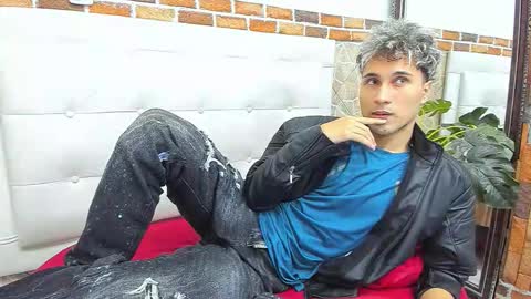 Snapshot of buddy_whitte chatting on September 9, 1:33 pm Buddy Whitte online show from September 9, 1:33 pm