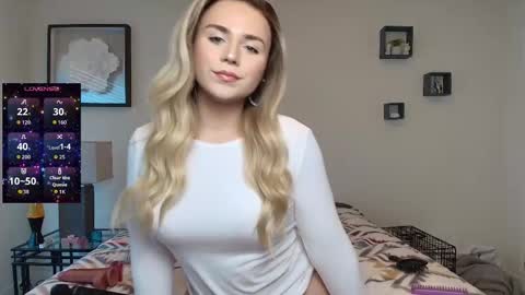 Snapshot of buitifulblonde chatting on October 23, 9:04 pm buitifulblonde online show from October 23, 9:04 pm
