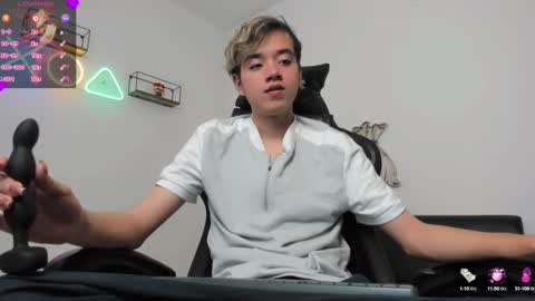 Snapshot of bunny_maxxi chatting on February 4, 3:47 pm bunny online show from February 4, 3:47 pm