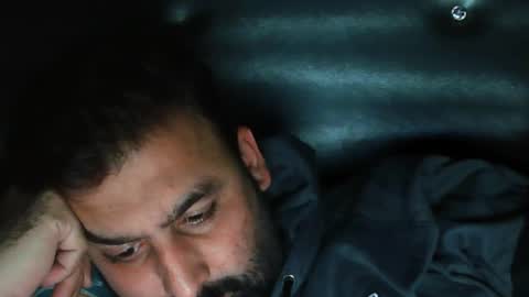 Hairy Arabian online show from December 4, 6:40 pm