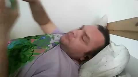 Snapshot of bury703709 chatting on January 14, 10:27 am Creazy dad online show from January 14, 10:27 am