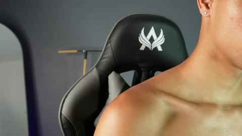 Buster independent model online show from May 20, 4:42 am