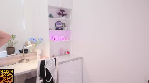 butteflai online show from October 24, 10:05 am