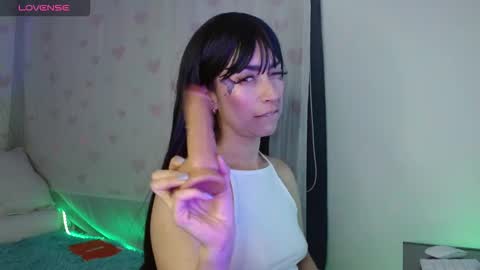 Snapshot of butterfly_xo chatting on October 6, 12:28 am Antonella online show from October 6, 12:28 am