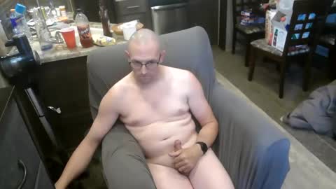 buttnaked4u1 online show from June 7, 6:02 pm