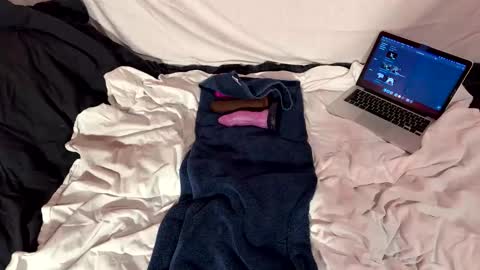 buttplayboi online show from February 24, 6:27 am