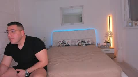 Nicolah  Steven Bond online show from March 30, 8:09 pm