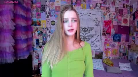Emily  online show from October 17, 1:48 pm