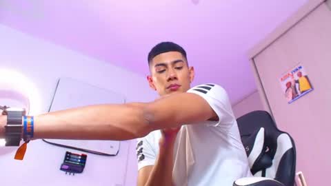 Valerio  online show from June 15, 10:57 pm