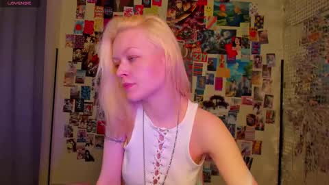 Robin online show from November 6, 11:24 am