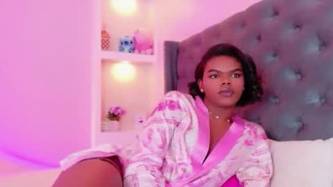 Snapshot of camiestrada chatting on October 5, 11:01 pm camiestrada online show from October 5, 11:01 pm