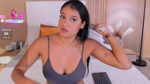 camila_bustamante_ online show from April 20, 6:11 pm