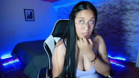 Camila Roose online show from May 12, 11:03 pm