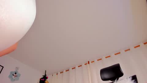 CamilaMendez--- online show from December 24, 9:44 pm