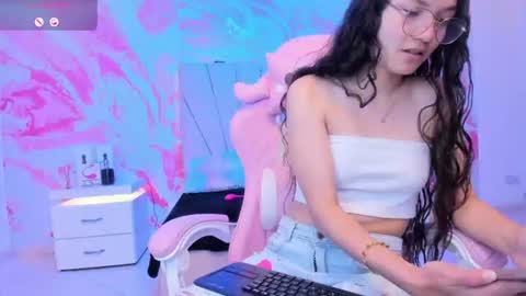 Cami 3 online show from August 3, 2:01 pm