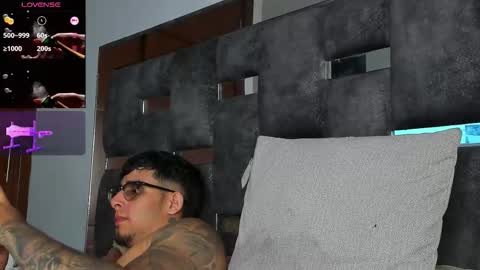 Snapshot of camilo_ospina_ chatting on October 23, 6:15 am INDEPENDENT MODEL online show from October 23, 6:15 am