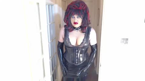 candi smokes online show from April 26, 12:47 pm