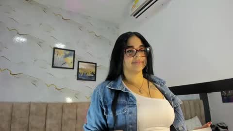 CANDICE WAYNE online show from June 1, 11:55 am