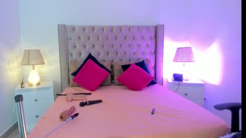 Candie  online show from November 9, 12:52 pm