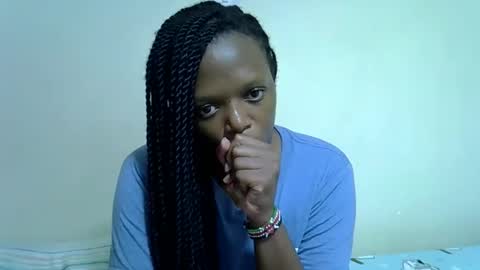 candiemaya online show from February 9, 8:40 am