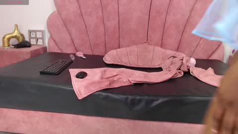 candy_bony online show from April 12, 7:45 am