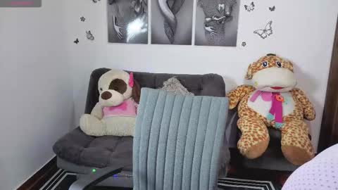 Im ChloeJoin The Fan Club online show from January 19, 11:09 am