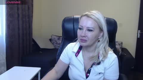 candy_hellenx online show from April 5, 6:21 am