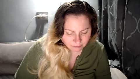 Laura online show from April 12, 7:40 pm