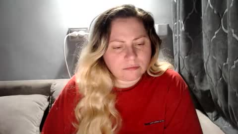 Laura online show from April 21, 1:42 am