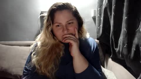 Laura online show from February 28, 11:09 pm