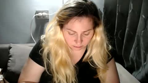 Laura online show from September 15, 7:15 pm