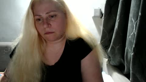 Laura online show from March 11, 9:15 pm