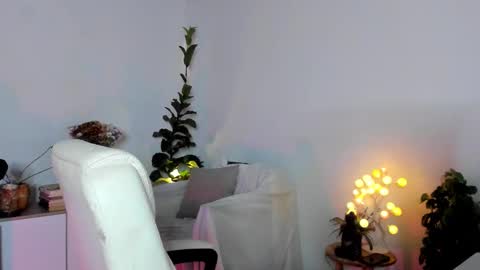 Snapshot of caramelo_xox chatting on October 23, 10:06 am online show from October 23, 10:06 am