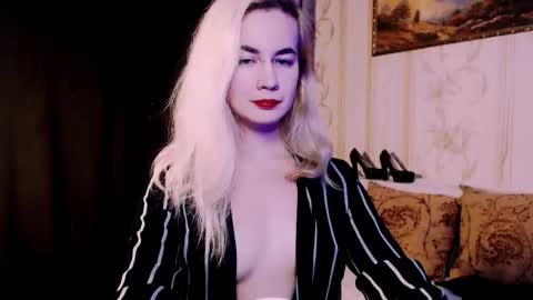 Carin online show from November 10, 8:44 pm