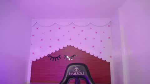 Snapshot of carlie_mayer chatting on September 19, 2:59 am CARLYE online show from September 19, 2:59 am