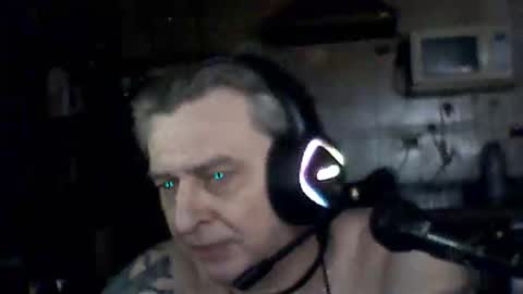 carlos712009 online show from April 12, 7:45 am