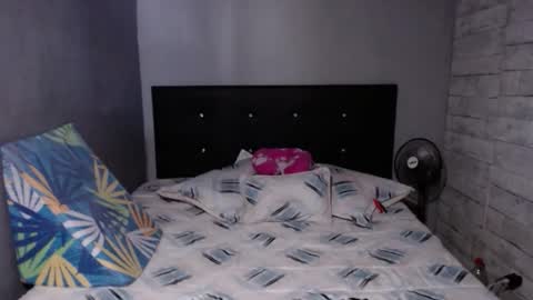 Caro milf  online show from November 8, 6:55 pm