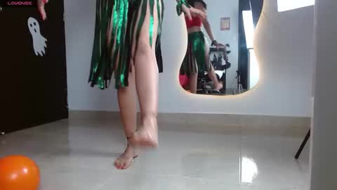 Caroline online show from October 30, 2:17 pm