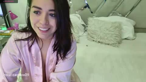 caroline online show from April 25, 2:03 pm