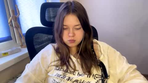 carolindueno online show from March 6, 9:19 am