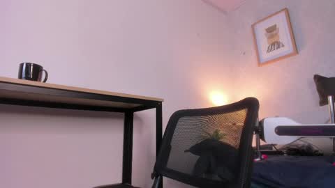  Caroline  online show from April 18, 11:34 am