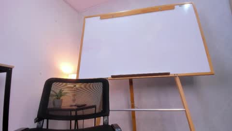  Caroline  online show from April 20, 10:29 am