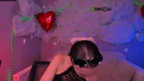 Caroline online show from July 16, 7:06 pm