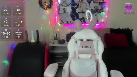 Caroline Lenox online show from January 16, 4:38 am