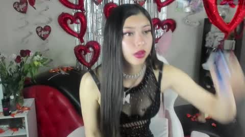 Caroline Lenox online show from February 16, 5:59 am