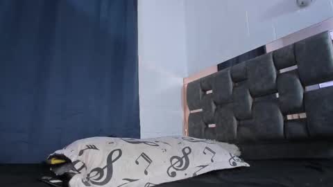 CAROLINE online show from November 26, 2:09 am