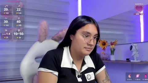 caroline_rodriguez_9 online show from May 13, 7:23 pm