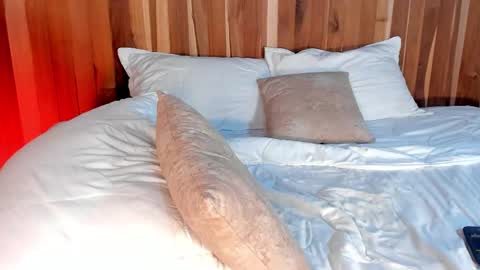 Caroline online show from January 15, 9:01 pm