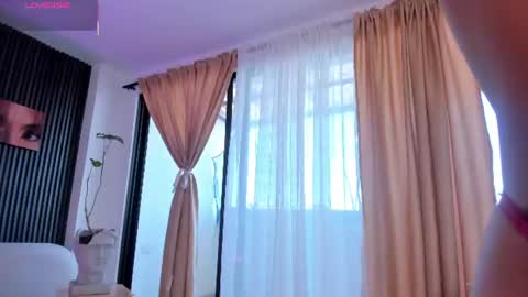 Caroline online show from July 27, 3:31 pm