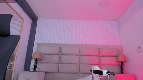 Caroline online show from April 20, 6:11 pm